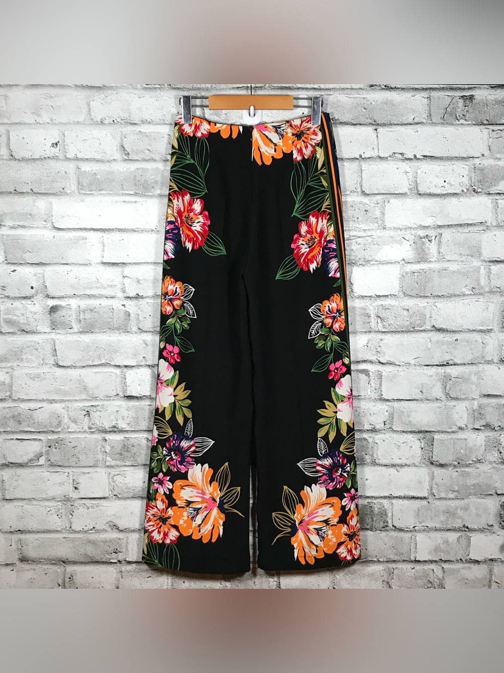 Rina Scimento Black Wide-Leg Floral Pants. . Made in Italy - Picture 2 of 4